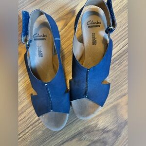 Women’s Clarks Collection blue wedge sandals size 8